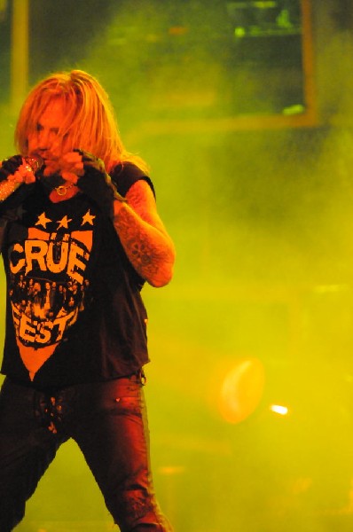 M�tley Cr�e at the Verizon Wireless Amphitheater, Selma, Texas