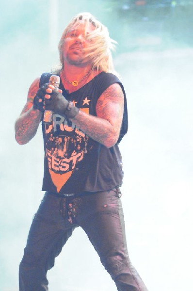 M�tley Cr�e at the Verizon Wireless Amphitheater, Selma, Texas