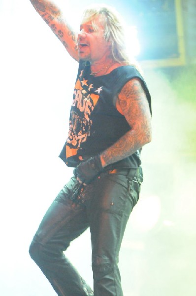 M�tley Cr�e at the Verizon Wireless Amphitheater, Selma, Texas