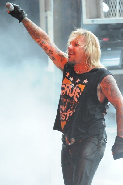 M�tley Cr�e at the Verizon Wireless Amphitheater, Selma, Texas