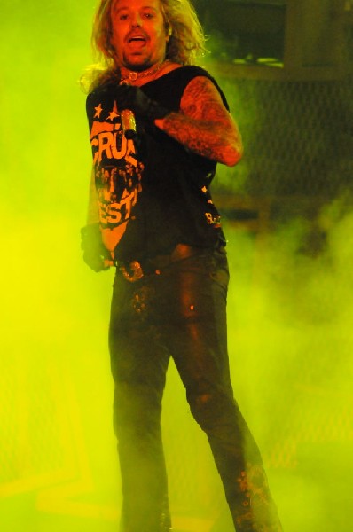 M�tley Cr�e at the Verizon Wireless Amphitheater, Selma, Texas