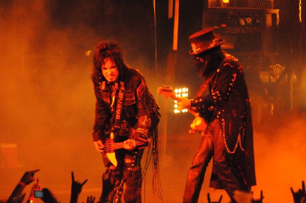 M�tley Cr�e at the Verizon Wireless Amphitheater, Selma, Texas