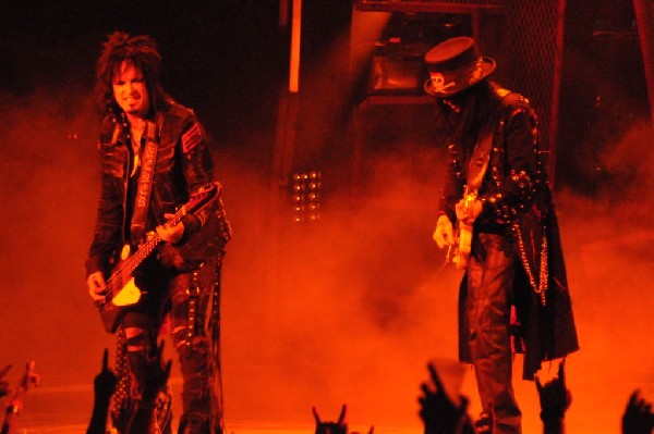 M�tley Cr�e at the Verizon Wireless Amphitheater, Selma, Texas