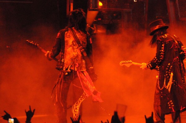 M�tley Cr�e at the Verizon Wireless Amphitheater, Selma, Texas