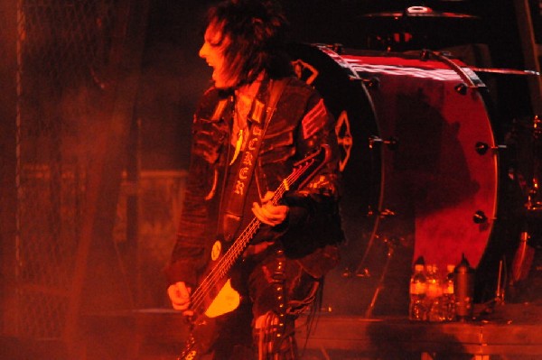 M�tley Cr�e at the Verizon Wireless Amphitheater, Selma, Texas