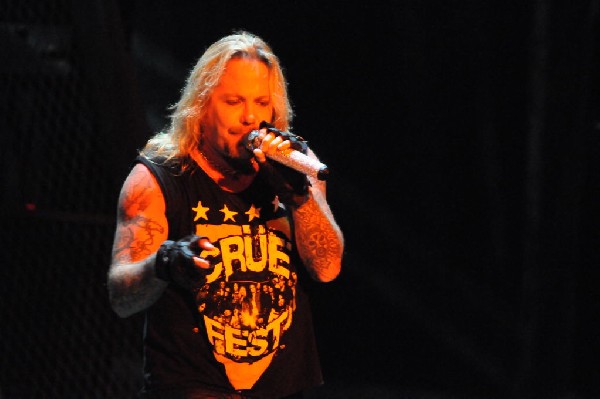 M�tley Cr�e at the Verizon Wireless Amphitheater, Selma, Texas