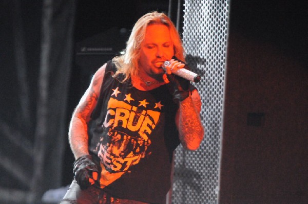 M�tley Cr�e at the Verizon Wireless Amphitheater, Selma, Texas