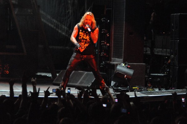 M�tley Cr�e at the Verizon Wireless Amphitheater, Selma, Texas