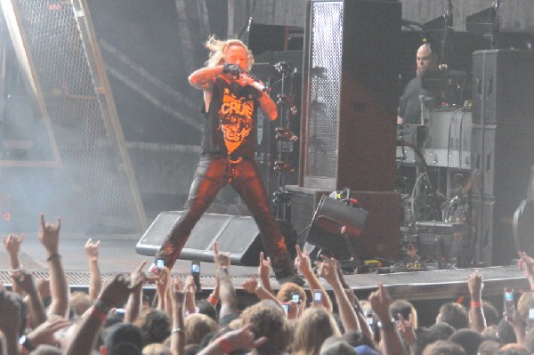 M�tley Cr�e at the Verizon Wireless Amphitheater, Selma, Texas