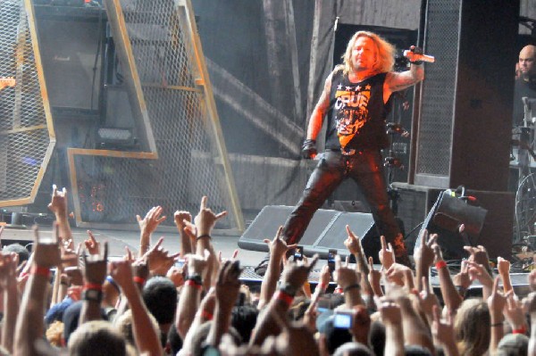 M�tley Cr�e at the Verizon Wireless Amphitheater, Selma, Texas