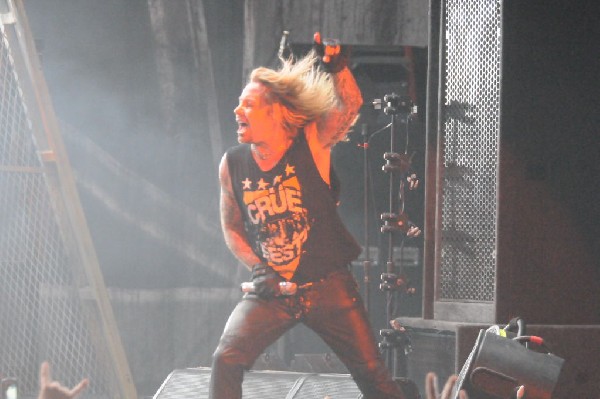 M�tley Cr�e at the Verizon Wireless Amphitheater, Selma, Texas