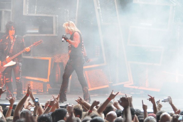 M�tley Cr�e at the Verizon Wireless Amphitheater, Selma, Texas