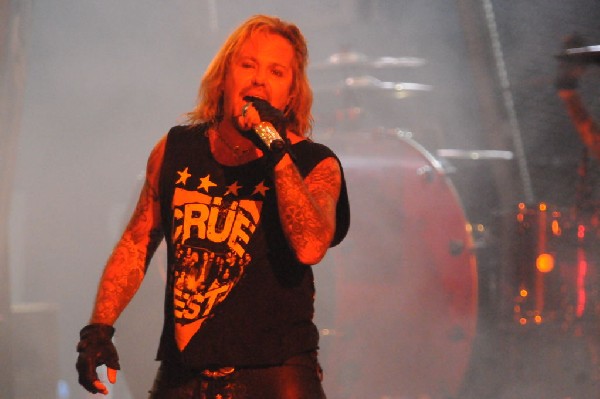 M�tley Cr�e at the Verizon Wireless Amphitheater, Selma, Texas