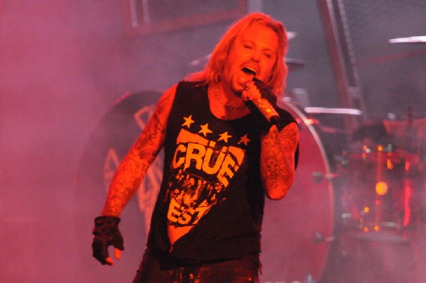 M�tley Cr�e at the Verizon Wireless Amphitheater, Selma, Texas