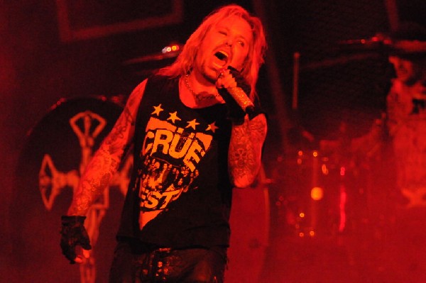 M�tley Cr�e at the Verizon Wireless Amphitheater, Selma, Texas