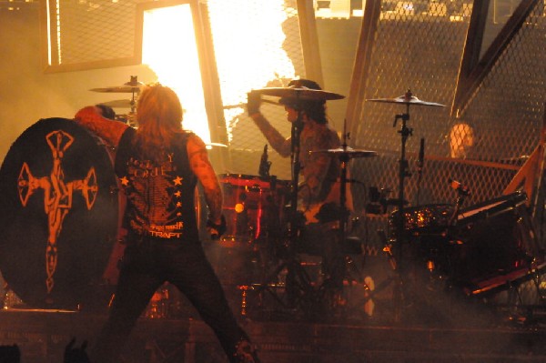 M�tley Cr�e at the Verizon Wireless Amphitheater, Selma, Texas