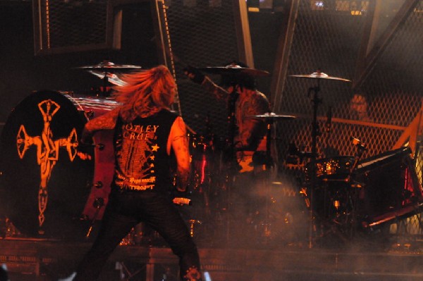 M�tley Cr�e at the Verizon Wireless Amphitheater, Selma, Texas