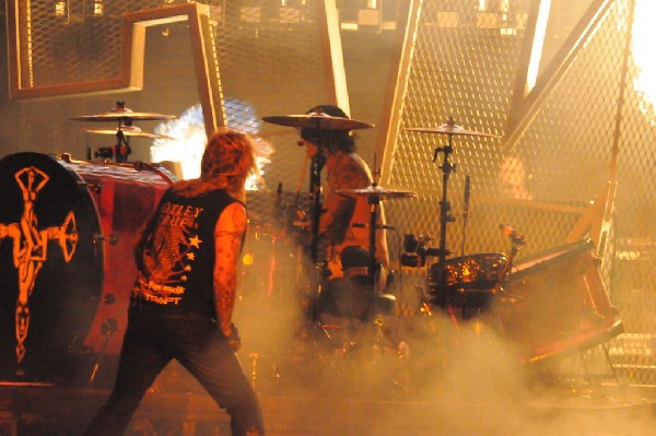 M�tley Cr�e at the Verizon Wireless Amphitheater, Selma, Texas