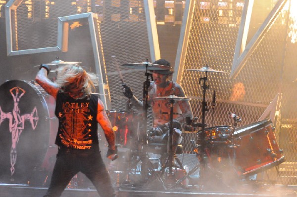 M�tley Cr�e at the Verizon Wireless Amphitheater, Selma, Texas