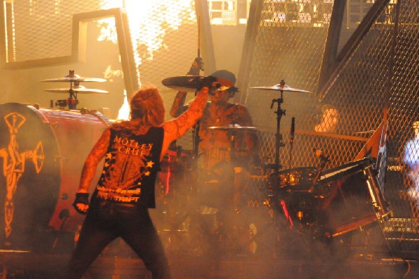 M�tley Cr�e at the Verizon Wireless Amphitheater, Selma, Texas