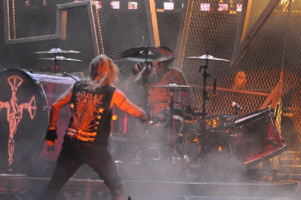 M�tley Cr�e at the Verizon Wireless Amphitheater, Selma, Texas