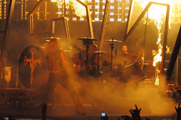 M�tley Cr�e at the Verizon Wireless Amphitheater, Selma, Texas