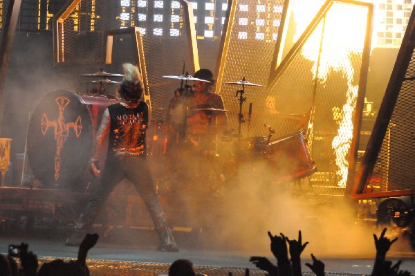 M�tley Cr�e at the Verizon Wireless Amphitheater, Selma, Texas