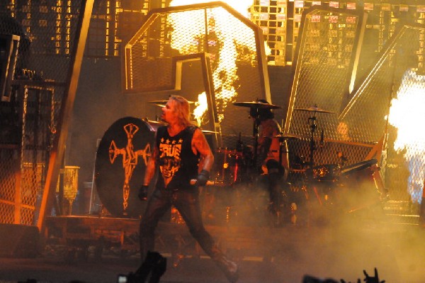 M�tley Cr�e at the Verizon Wireless Amphitheater, Selma, Texas