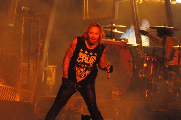 M�tley Cr�e at the Verizon Wireless Amphitheater, Selma, Texas