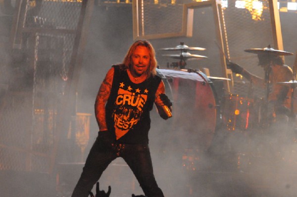 M�tley Cr�e at the Verizon Wireless Amphitheater, Selma, Texas