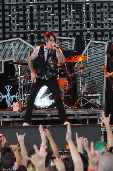 Papa Roach at the Verizon Wireless Amphitheater, Selma, Texas
