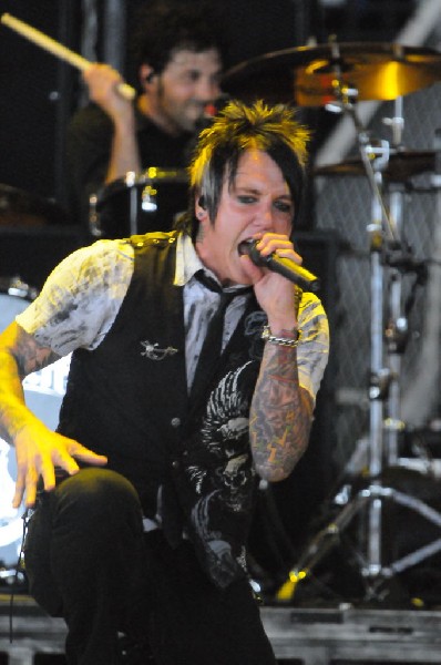 Papa Roach at the Verizon Wireless Amphitheater, Selma, Texas