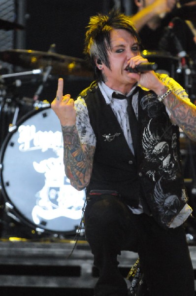 Papa Roach at the Verizon Wireless Amphitheater, Selma, Texas