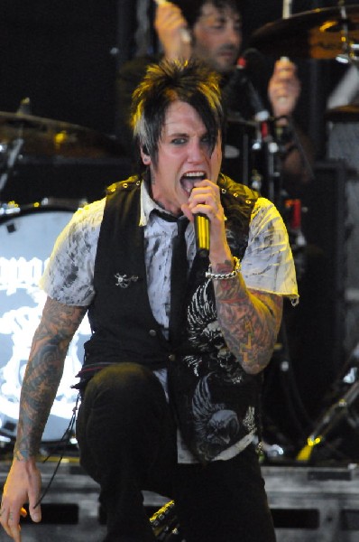 Papa Roach at the Verizon Wireless Amphitheater, Selma, Texas