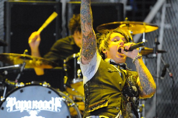 Papa Roach at the Verizon Wireless Amphitheater, Selma, Texas