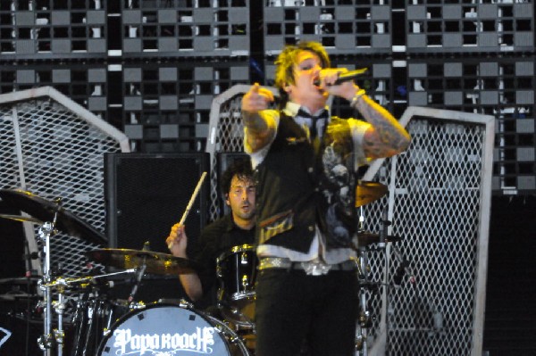 Papa Roach at the Verizon Wireless Amphitheater, Selma, Texas