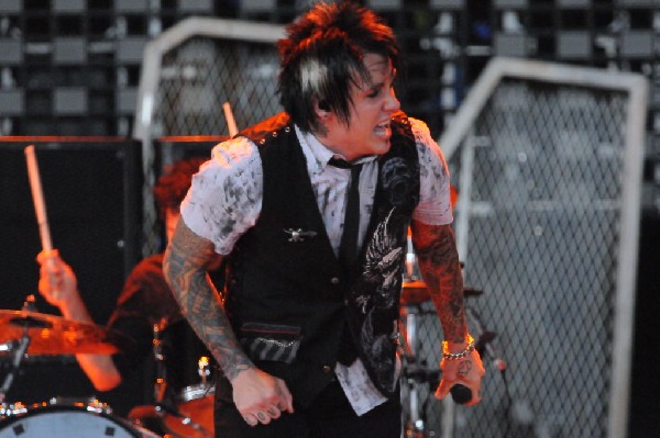 Papa Roach at the Verizon Wireless Amphitheater, Selma, Texas