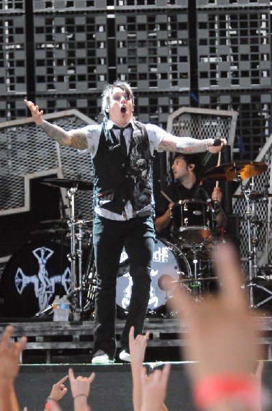 Papa Roach at the Verizon Wireless Amphitheater, Selma, Texas