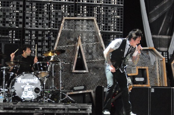 Papa Roach at the Verizon Wireless Amphitheater, Selma, Texas