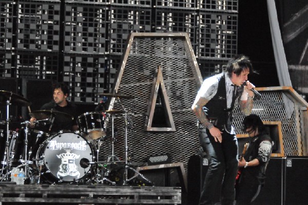 Papa Roach at the Verizon Wireless Amphitheater, Selma, Texas