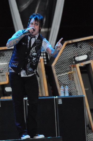 Papa Roach at the Verizon Wireless Amphitheater, Selma, Texas