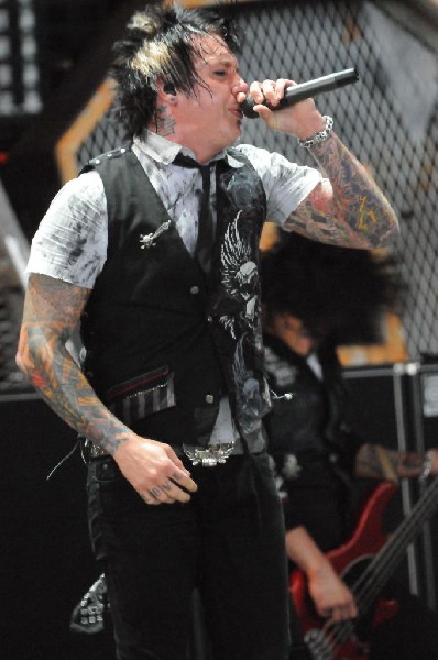 Papa Roach at the Verizon Wireless Amphitheater, Selma, Texas