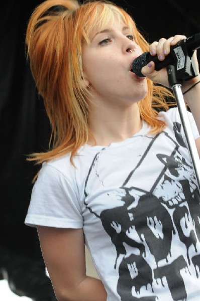 Paramore on the Route 66 Stage, Warped Tour, Verizon Wireless Amphitheater,