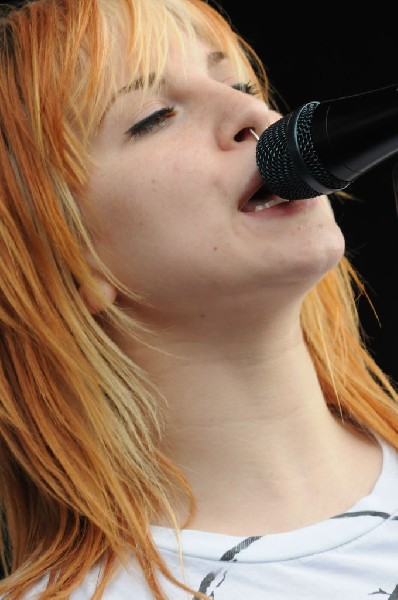 Paramore on the Route 66 Stage, Warped Tour, Verizon Wireless Amphitheater,