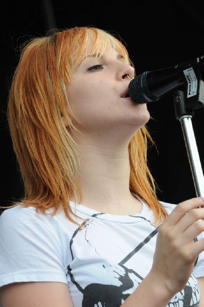 Paramore on the Route 66 Stage, Warped Tour, Verizon Wireless Amphitheater,