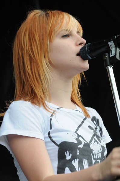 Paramore on the Route 66 Stage, Warped Tour, Verizon Wireless Amphitheater,