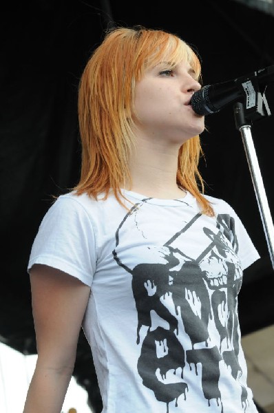 Paramore on the Route 66 Stage, Warped Tour, Verizon Wireless Amphitheater,
