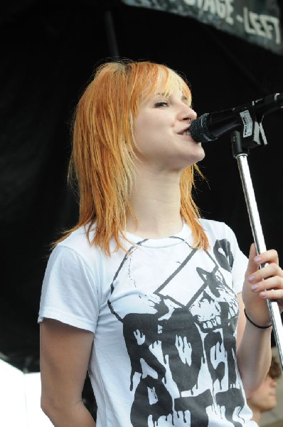 Paramore on the Route 66 Stage, Warped Tour, Verizon Wireless Amphitheater,