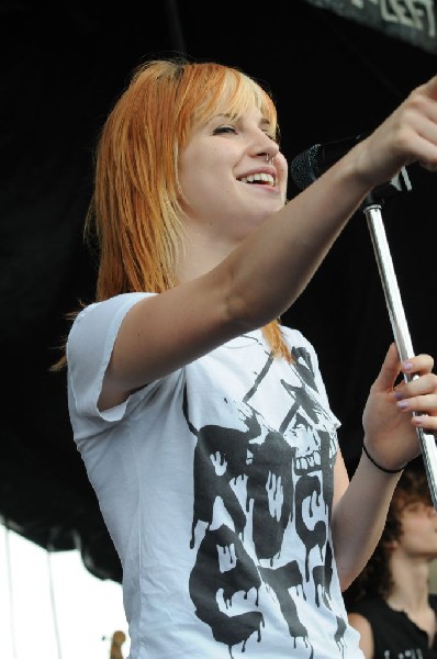 Paramore on the Route 66 Stage, Warped Tour, Verizon Wireless Amphitheater,