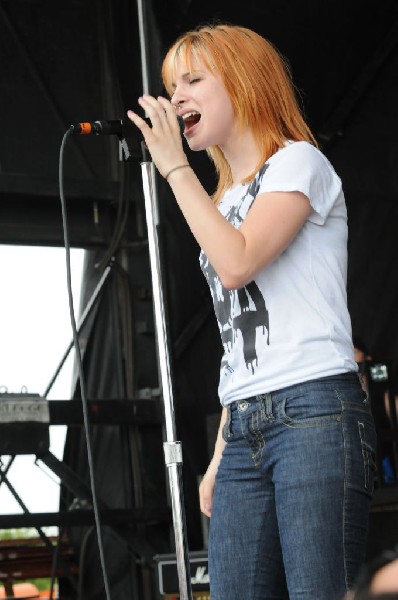 Paramore on the Route 66 Stage, Warped Tour, Verizon Wireless Amphitheater,